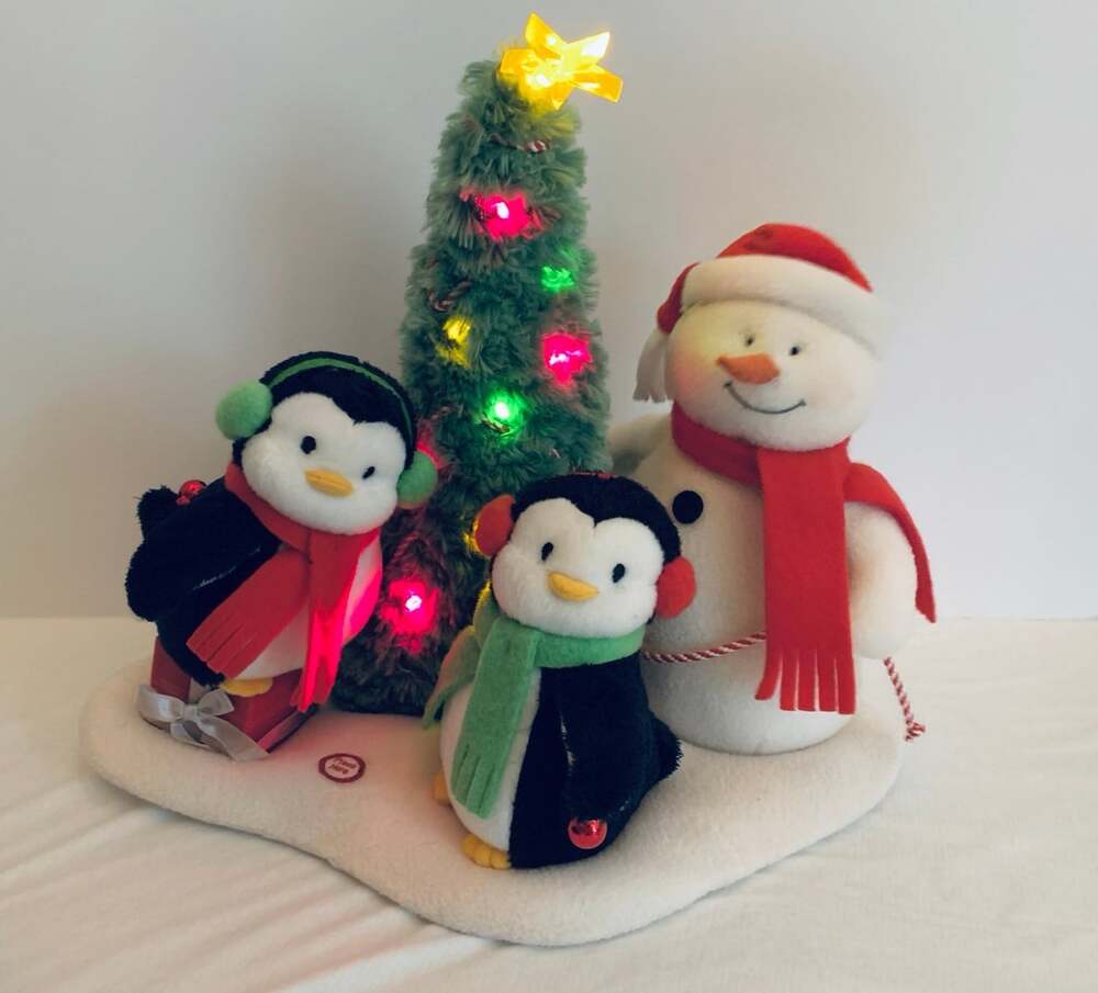 Hallmark 2006 Jingle Pals "Very Merry Trio" Animated Snowman & Penguins